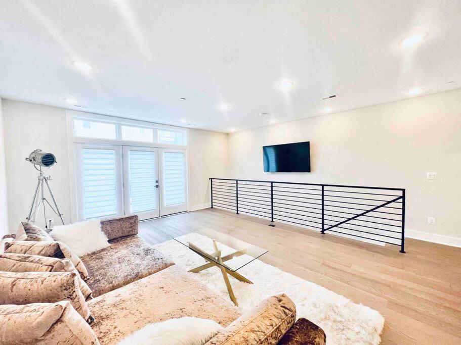 Luxurious 3bdr Penthouse With Private Rooftop Capitol And Monument Views Near Popular H Street Corridor Free Parking And Cancellation Washington