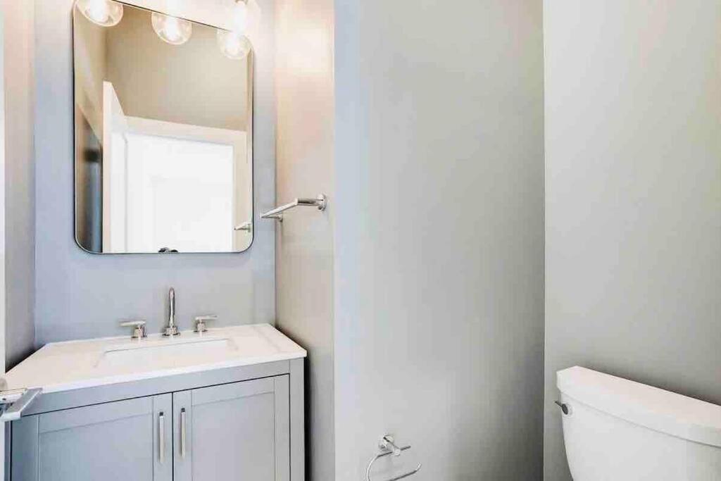 Luxurious 3bdr Penthouse With Private Rooftop Capitol And Monument Views Near Popular H Street Corridor Free Parking And Cancellation