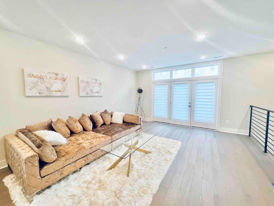 Luxurious 3bdr Penthouse With Private Rooftop Capitol And Monument Views Near Popular H Street Corridor Free Parking And Cancellation Washington