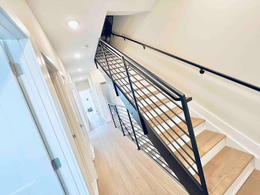 Luxurious 3bdr Penthouse With Private Rooftop Capitol And Monument Views Near Popular H Street Corridor Free Parking And Cancellation * Washington