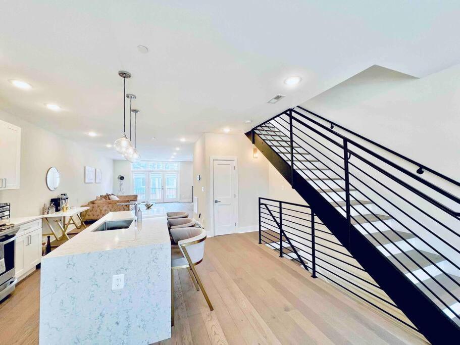 Luxurious 3bdr Penthouse With Private Rooftop Capitol And Monument Views Near Popular H Street Corridor Free Parking And Cancellation Washington